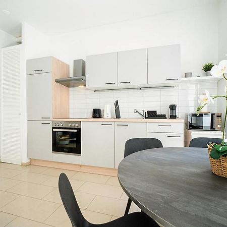 Chic Newly-Renovated Apartment Steps From Subway In Vienna'S Hernals District Bagian luar foto