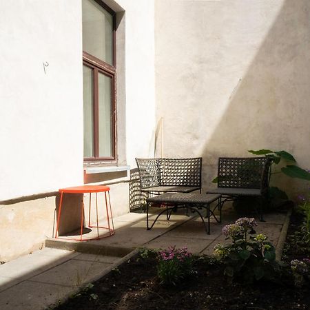Chic Newly-Renovated Apartment Steps From Subway In Vienna'S Hernals District Bagian luar foto