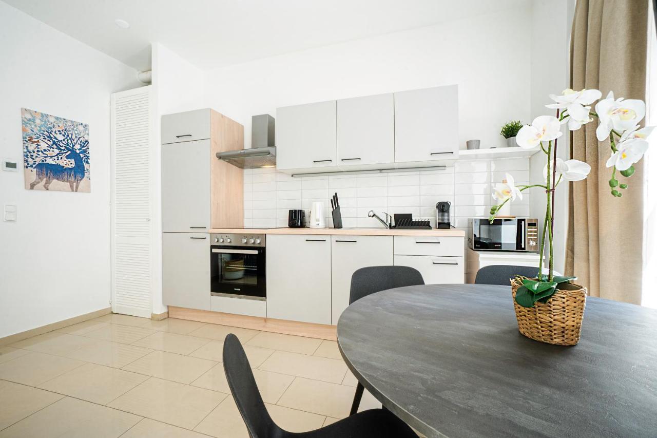 Chic Newly-Renovated Apartment Steps From Subway In Vienna'S Hernals District Bagian luar foto