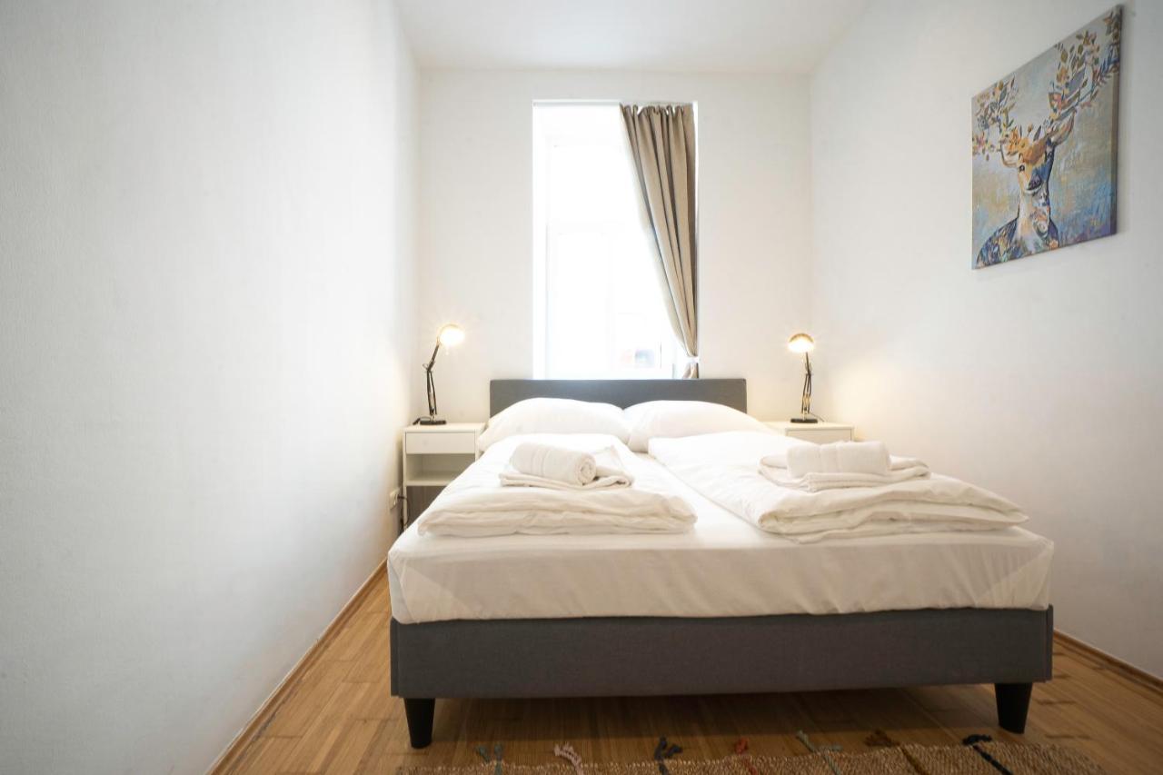 Chic Newly-Renovated Apartment Steps From Subway In Vienna'S Hernals District Bagian luar foto