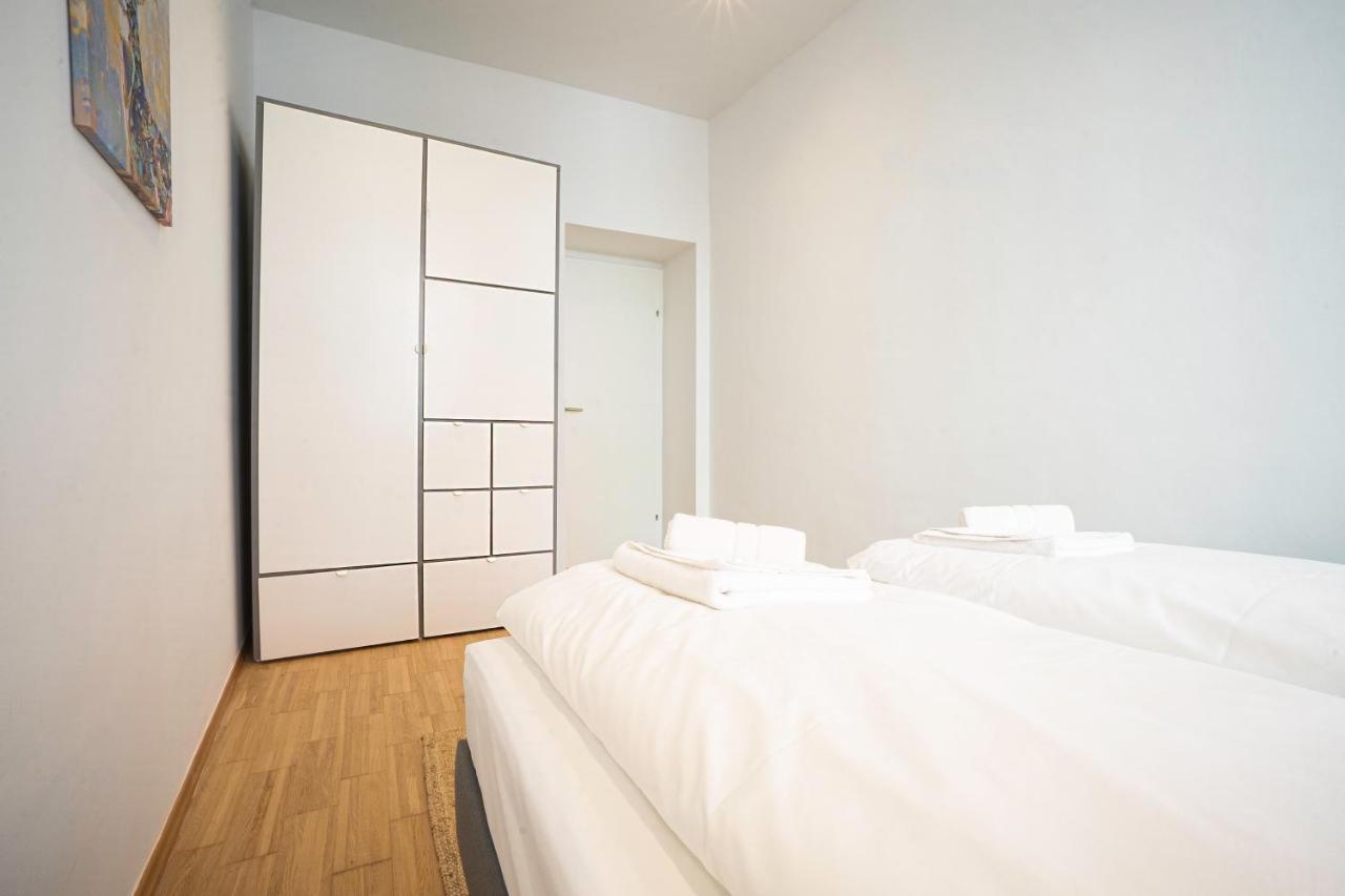 Chic Newly-Renovated Apartment Steps From Subway In Vienna'S Hernals District Bagian luar foto