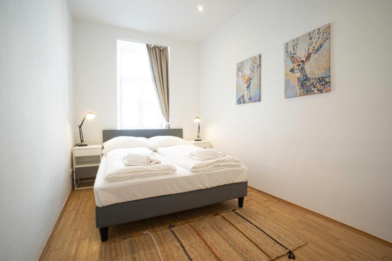 Chic Newly-Renovated Apartment Steps From Subway In Vienna'S Hernals District Bagian luar foto