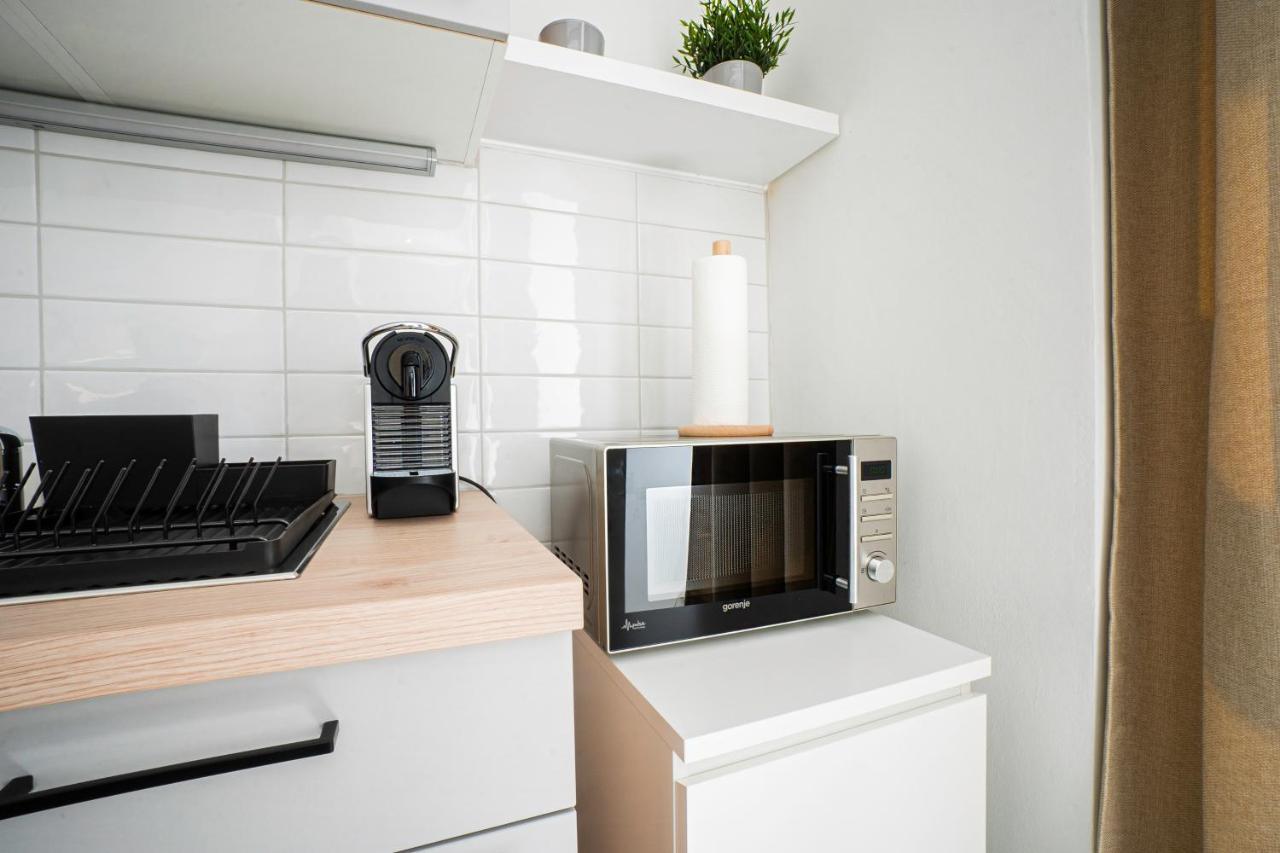 Chic Newly-Renovated Apartment Steps From Subway In Vienna'S Hernals District Bagian luar foto