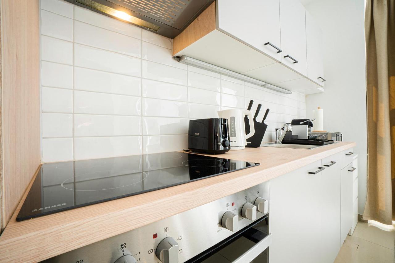 Chic Newly-Renovated Apartment Steps From Subway In Vienna'S Hernals District Bagian luar foto