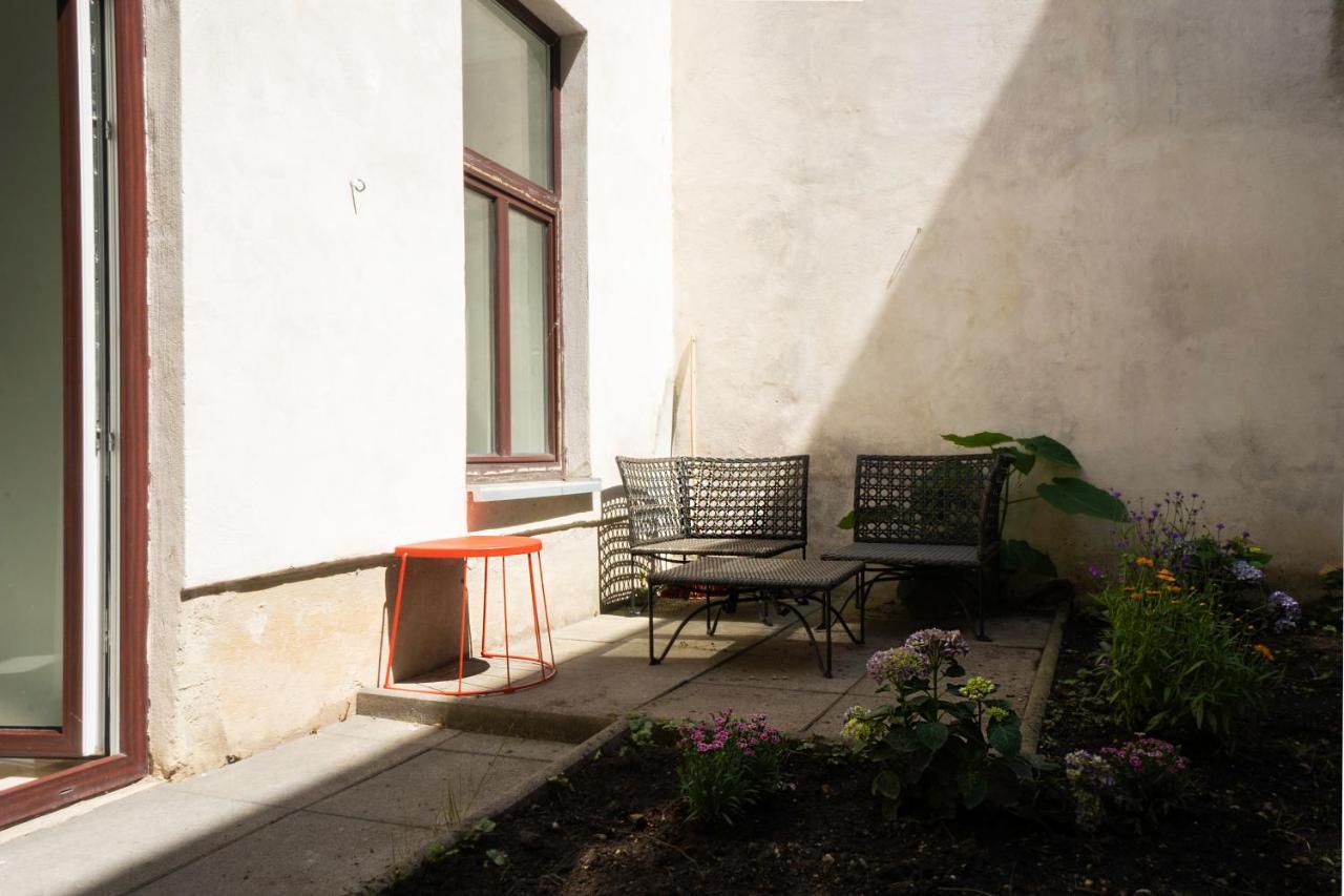 Chic Newly-Renovated Apartment Steps From Subway In Vienna'S Hernals District Bagian luar foto